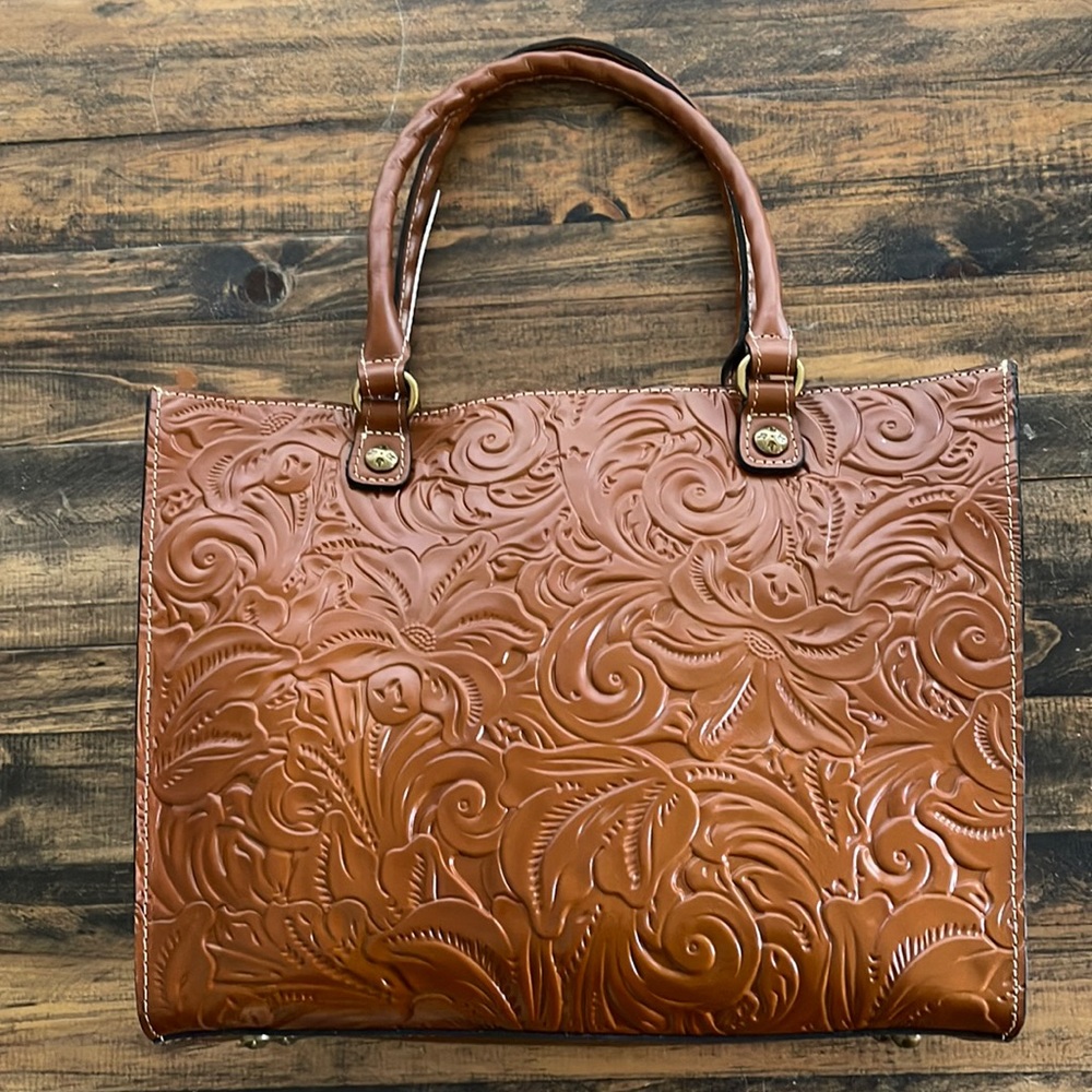 Patricia Nash Bag w/ wallet and duster bag. NWT.
